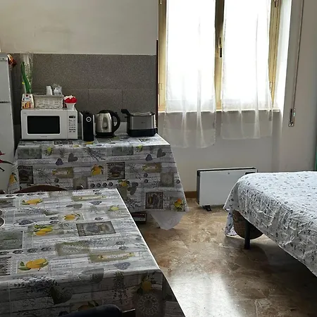 La Casa Di Elvis 3* Ladispoli